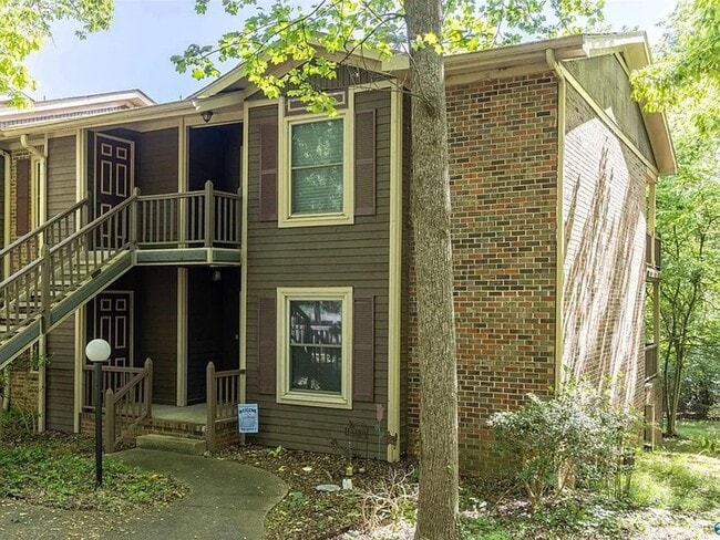 Photo - 2092 Woodlawn Dr SW