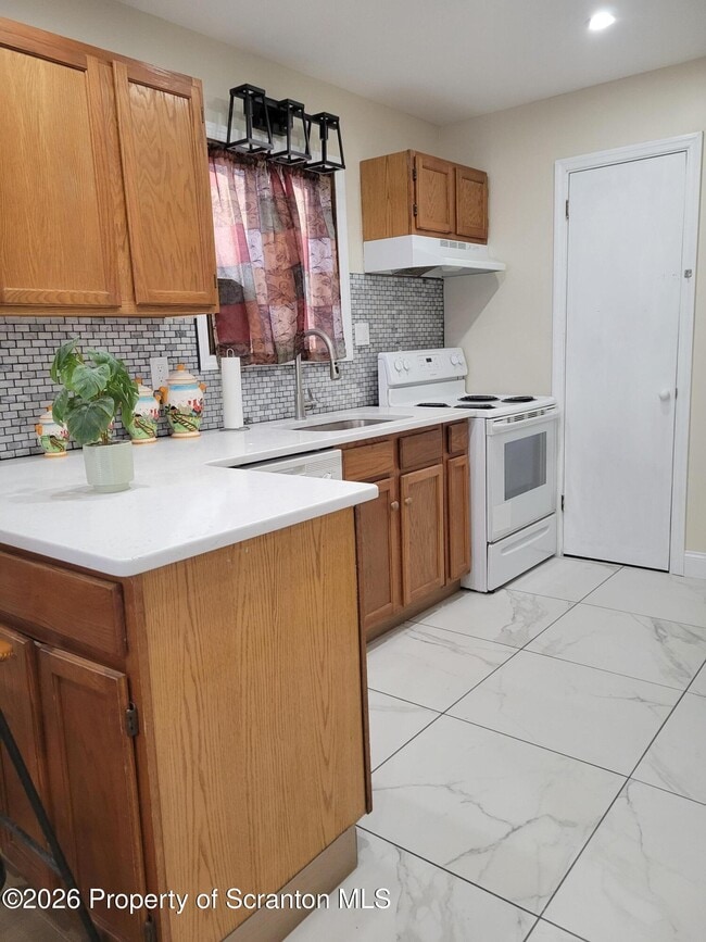 Photo - 353 Saunders Dr