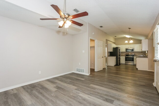 208 Chamblin Dr