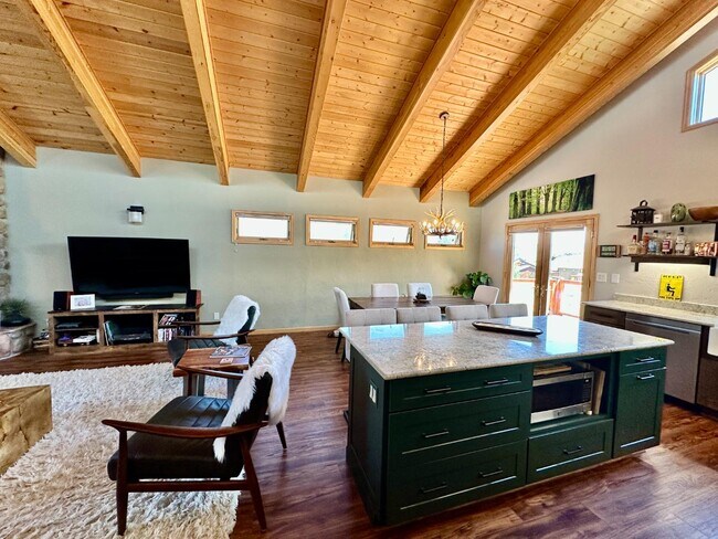 Photo - 966 Oak Ct