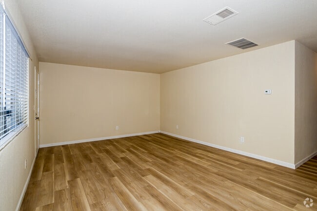 2BR, 2BA - 1,008SF