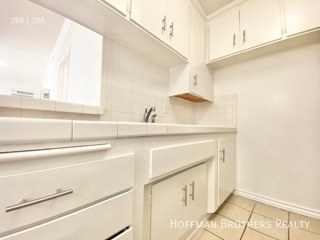 Photo - 5726 Camellia Ave Unidad 305A