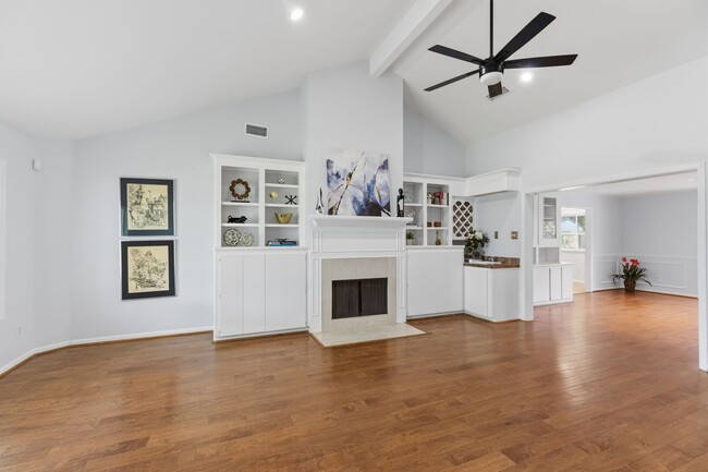Photo - 5410 Indigo St