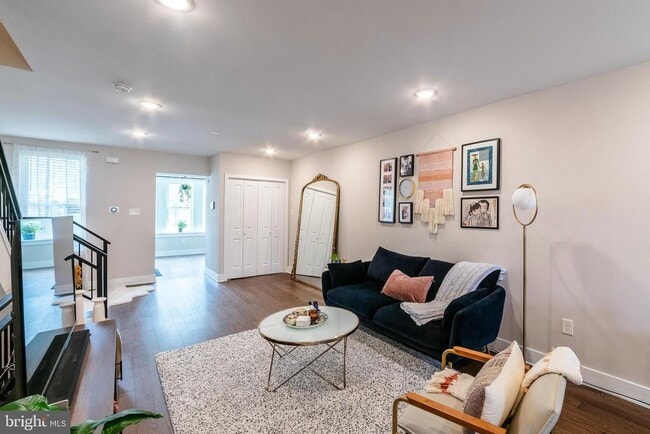 Photo - 4841 Larchwood Ave