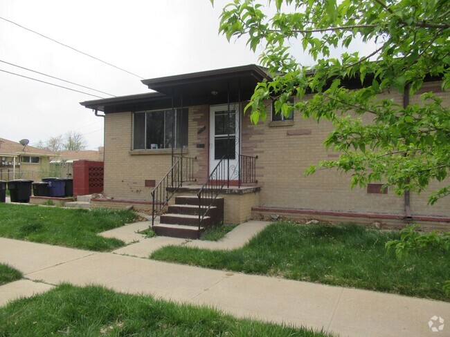 Building Photo - End unit 1 bed 1 bath in Sloans Lake Rental