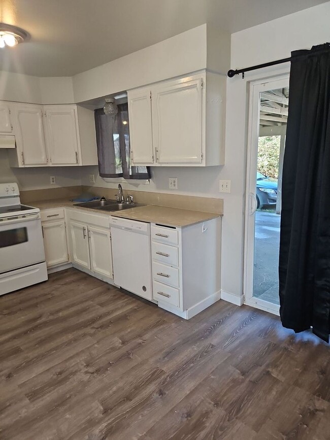 Building Photo - 402 Arland Ave W Unit #1