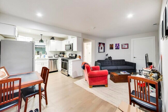 Photo - 2021 W Shakespeare Ave Unit CH2