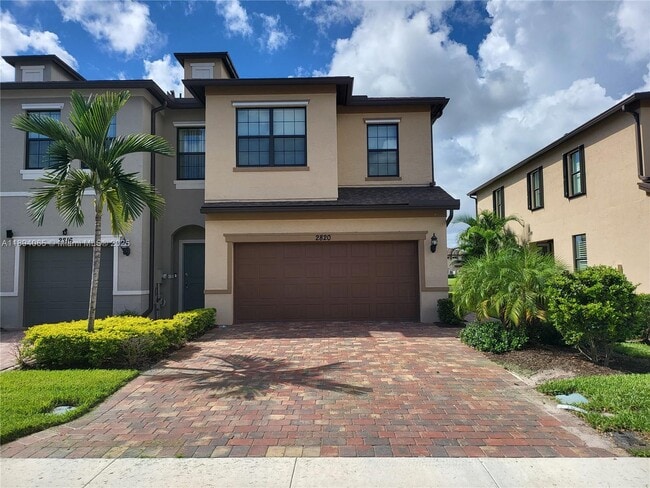 Building Photo - 2820 Troubadour St