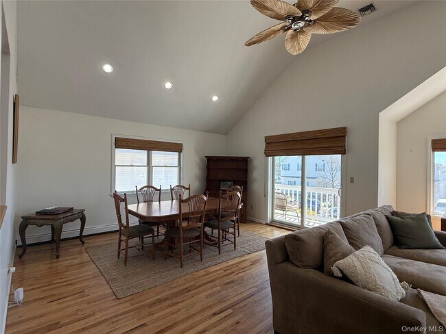 Photo - 227 W Pine St