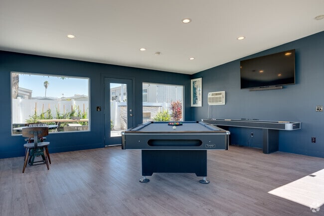 Game Room - Hollywood Backlot Bungalows