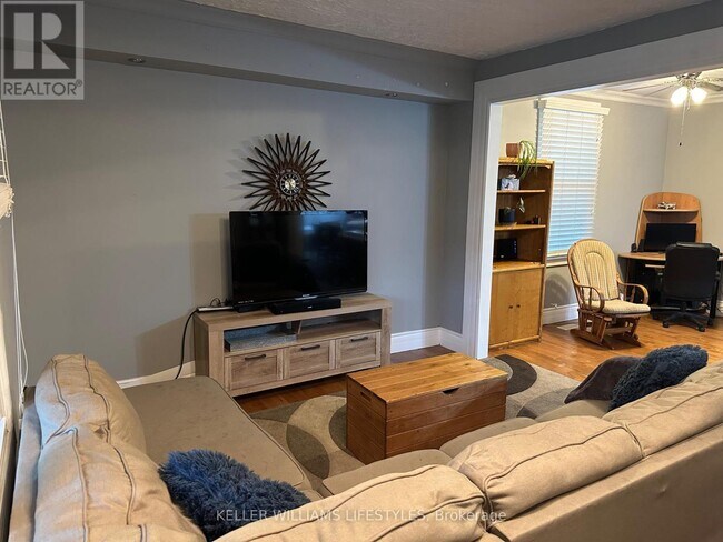 Photo - 101 Emery St E