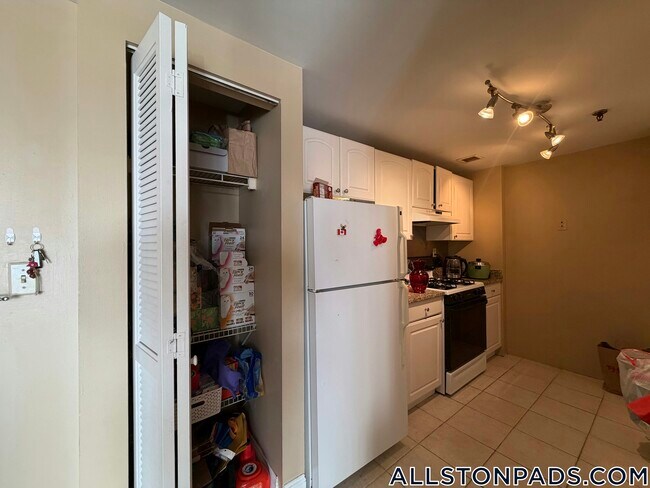 Photo - 15 N Beacon St Unidad 703