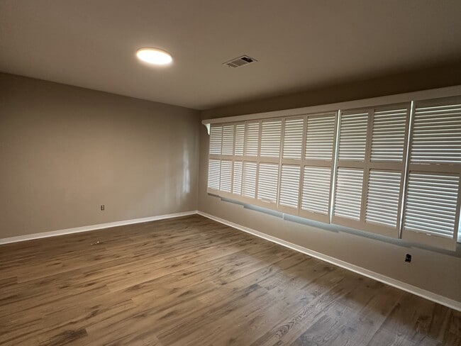 Photo - 301 Pinewood Dr