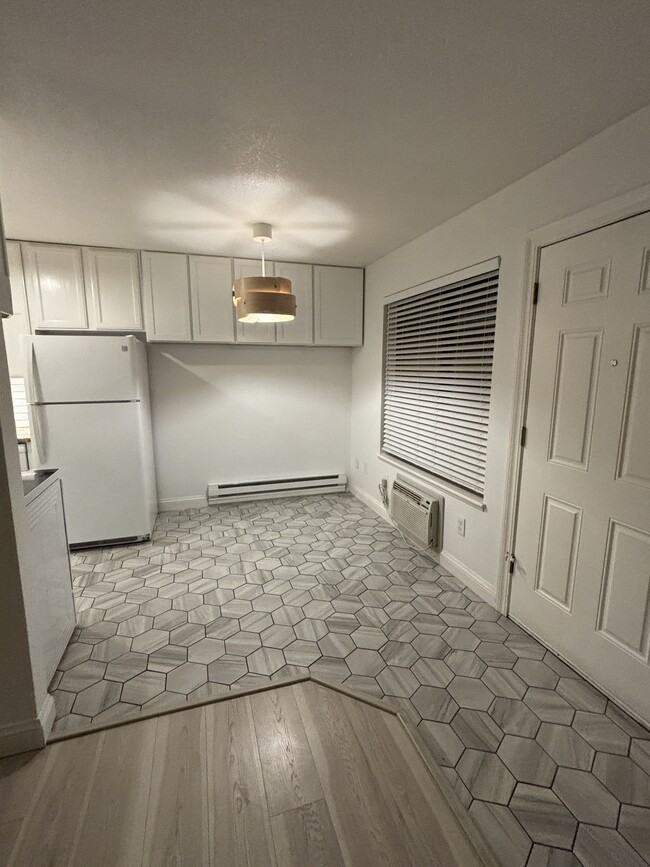 Photo - 1209 W Plum St Unit Campus West