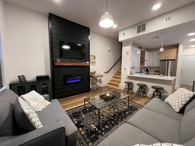 Building Photo - 1508 Race St Unit 2R Rental