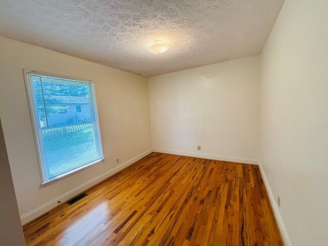 Photo - 1439 Sandy Cir