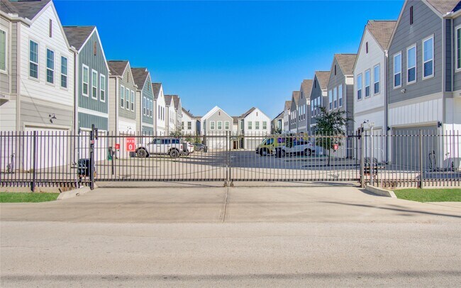 Photo - 2054 Johanna Crk Dr