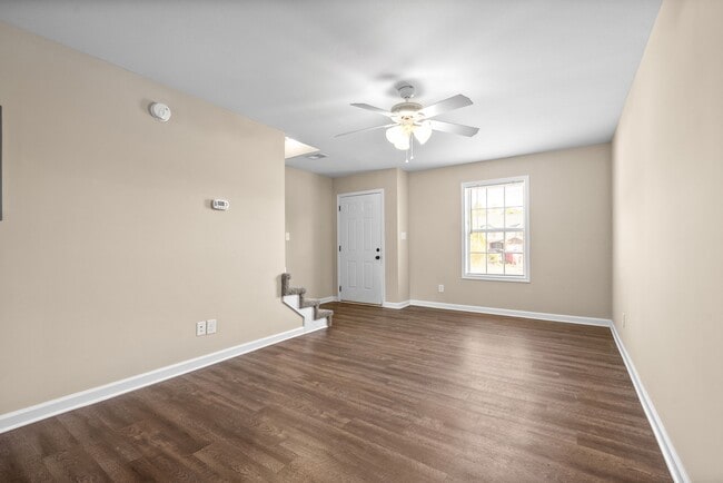 Photo - 310 Rowand Ct