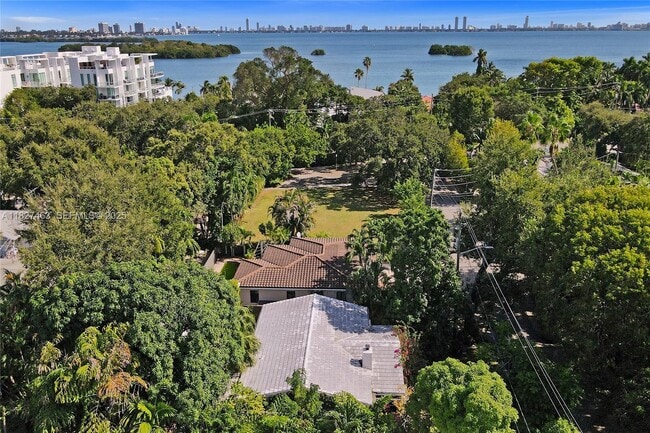 Photo - 669 NE 60th St