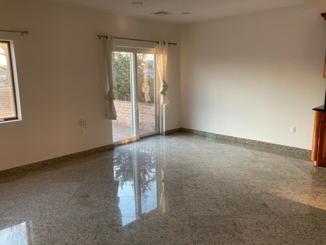 Comedor - 14-16A Clintonville St Unidad A