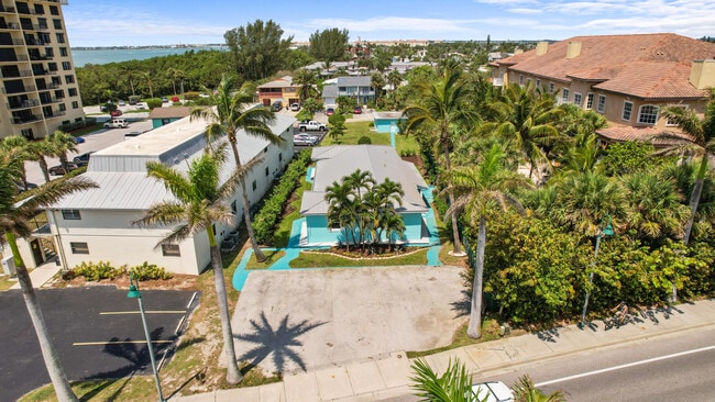 Photo - 711 S Ocean Dr