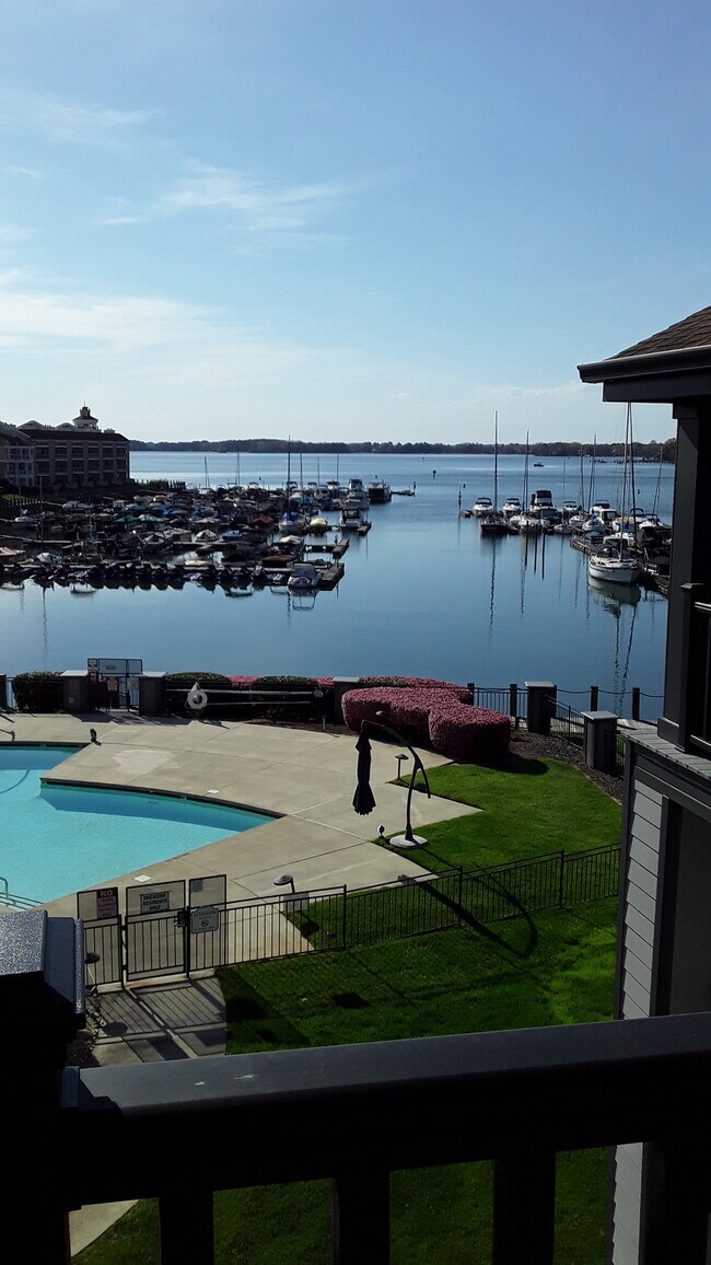 Photo - 18865 Vineyard Point Ln Unidad #33