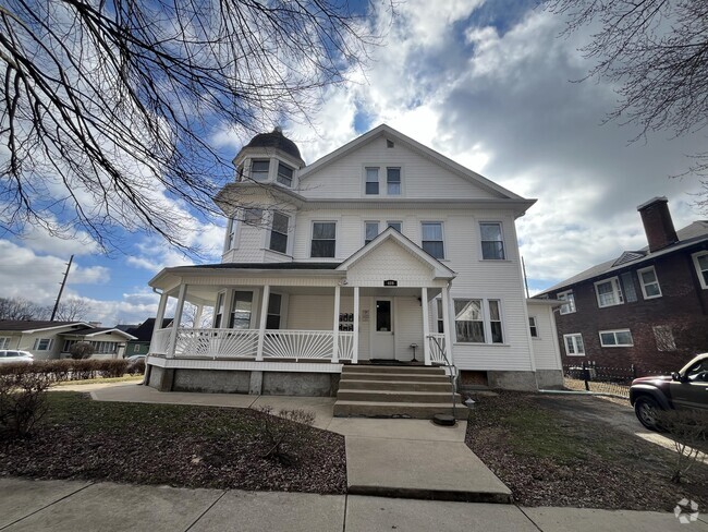 Building Photo - 489 E Harrison St Rental