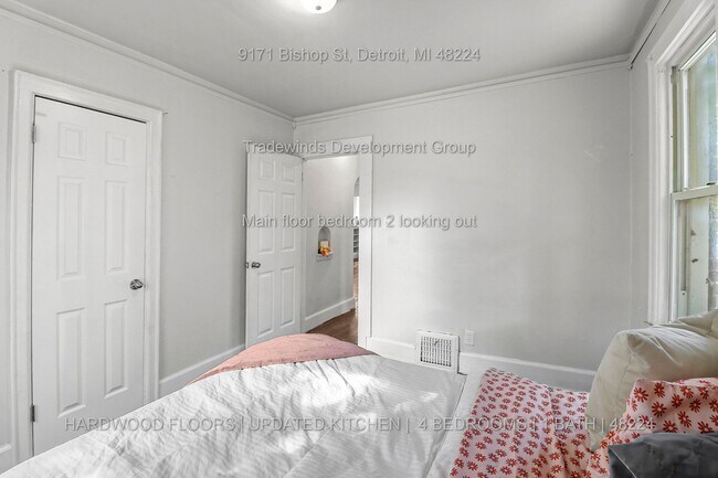 Photo - 9171 Bishop-4BR Bungalow - Hardwoods/Updated Kitchen - Yorkshire Woods - 48224