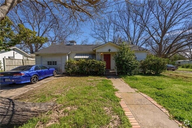 Building Photo - 3 bed, 1 bath house in quiet neighborhood Unit Front