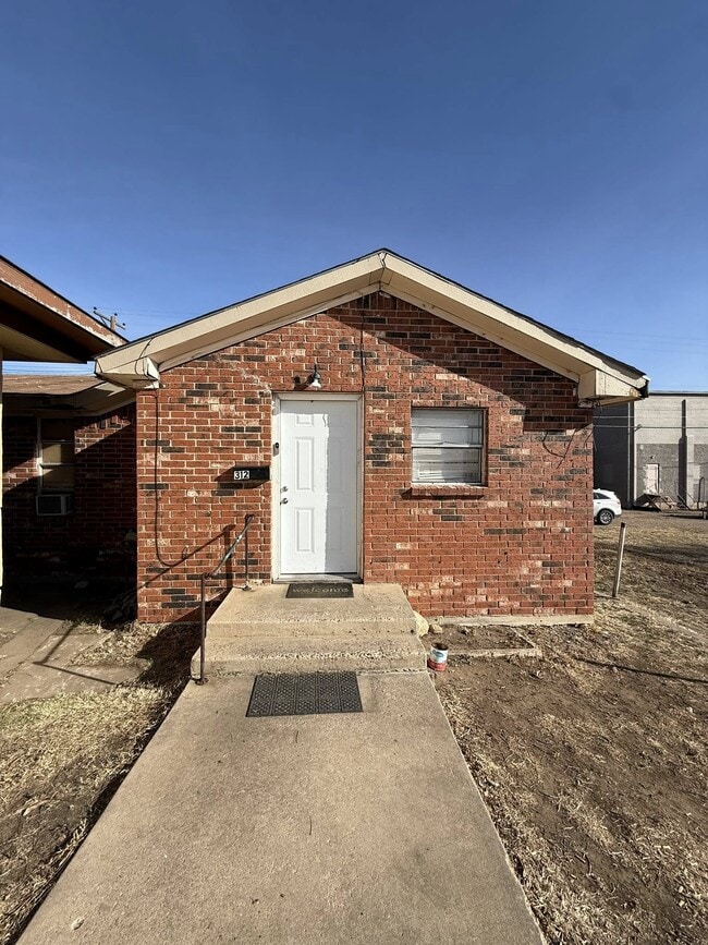 Building Photo - 312-14 N Hedgecoke St Unit 312