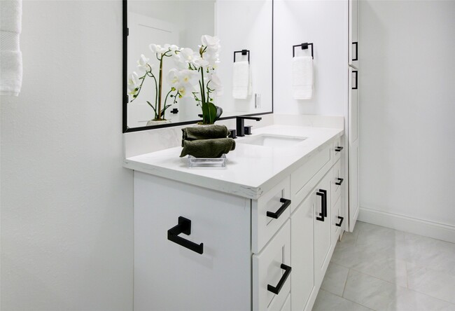 Photo - 1214 W 24th St