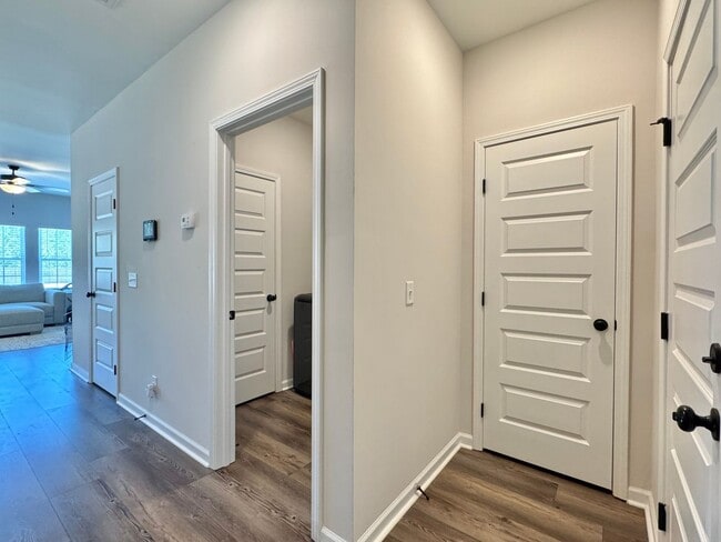 Photo - AVAILABLE NOVEMBER [PET FRIENDLY]