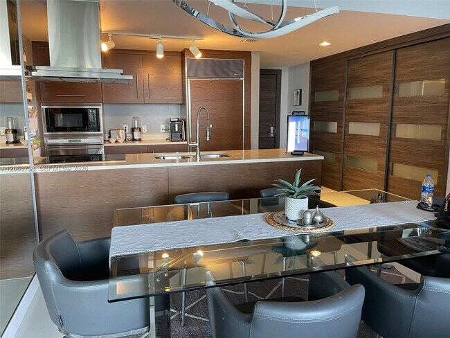 Building Photo - 495 Brickell Ave Unit 703