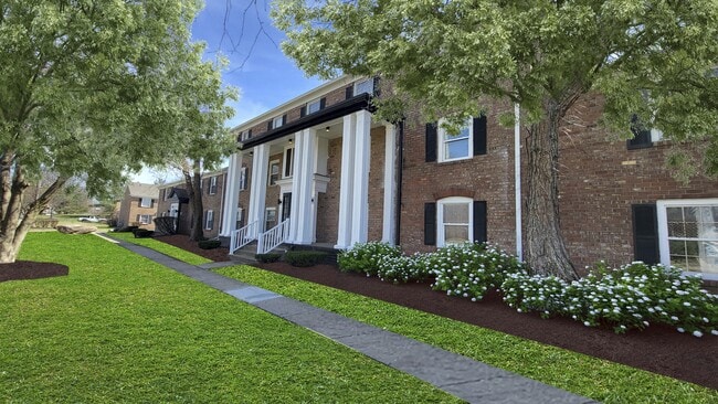 Building Photo - Capital Place Rental