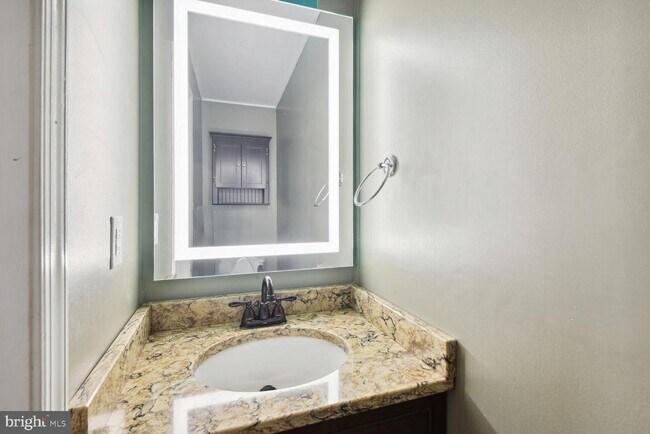 Photo - 1511 Ashburnham Dr