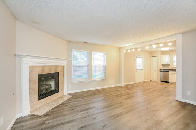 Photo - 2014 Dutch Elm Dr