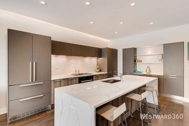 Building Photo - 880 N Milwaukee Ave Unit 5S