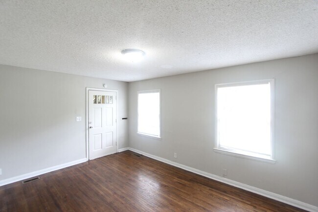 Photo - New On The Market! Fresh New Updates!! Better Hurry To See This One!!