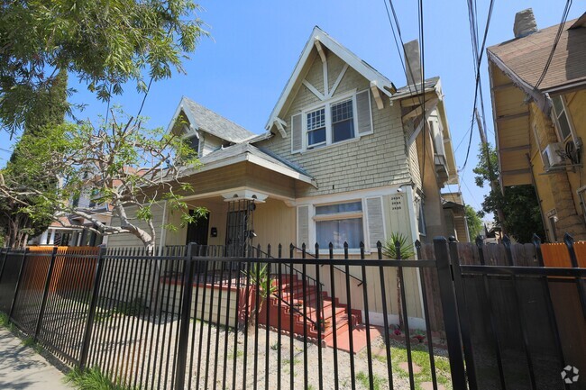Building Photo - 2624 S Budlong Ave Unit 2626-1 Rental