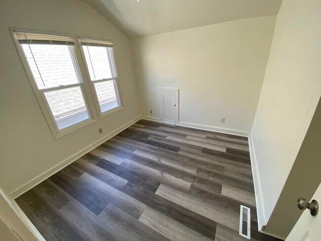 Photo - 1555 S 33rd St