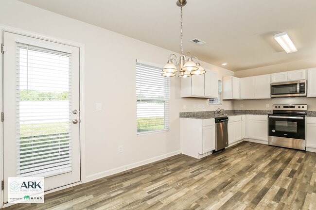 214 Glenoaks Dr