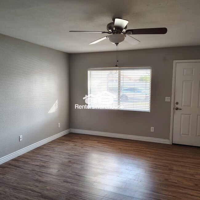 Photo - 358 W Hackamore Ave