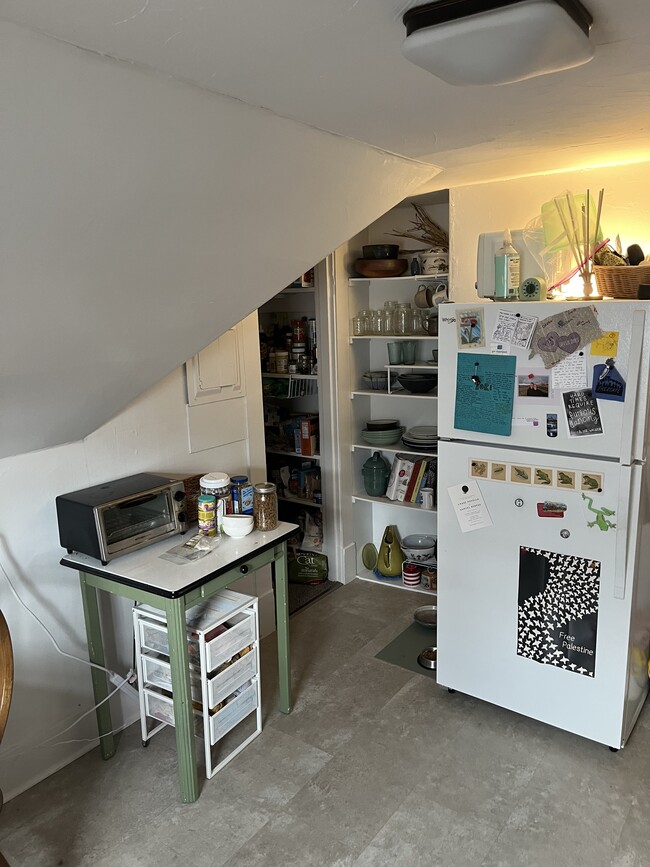 Kitchen with large pantry area - 114 Buell St Unidad #2