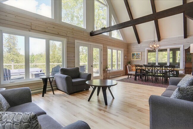 Photo - 566 Chem. du Lac Beauclair Unité ID1340595P