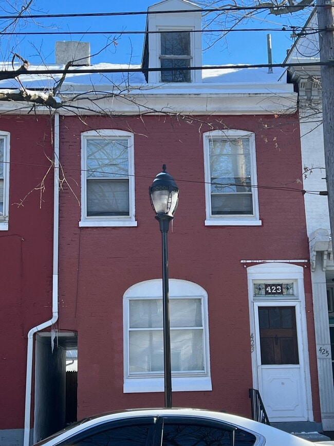 Building Photo - 423 S 6th St Rental