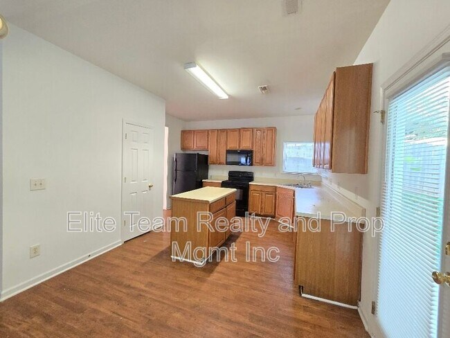 Photo - 4021 Fifendrum Ln