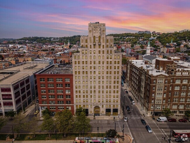 Building Photo - A Home with a View in Downtown Cincinnati Unit 1203