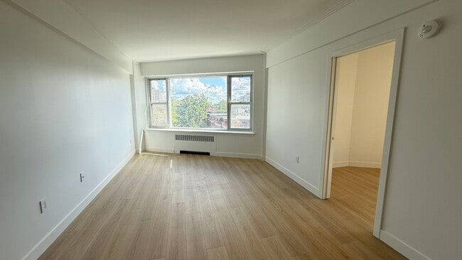 Building Photo - 10 Av. Rosemount Unit 505