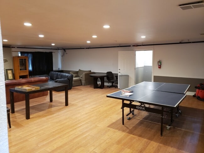 908 Greenbrier Rd