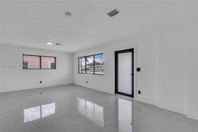Photo - 1000 NW 198th St